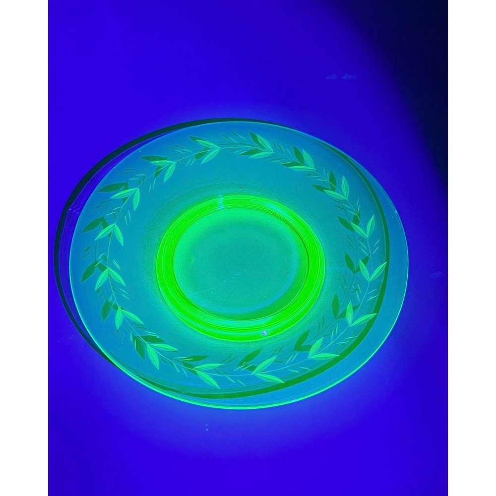 Vtg Uranium Depression Glass Etched Laurel Wreath 8.25" Plate Aqua UV Reactive